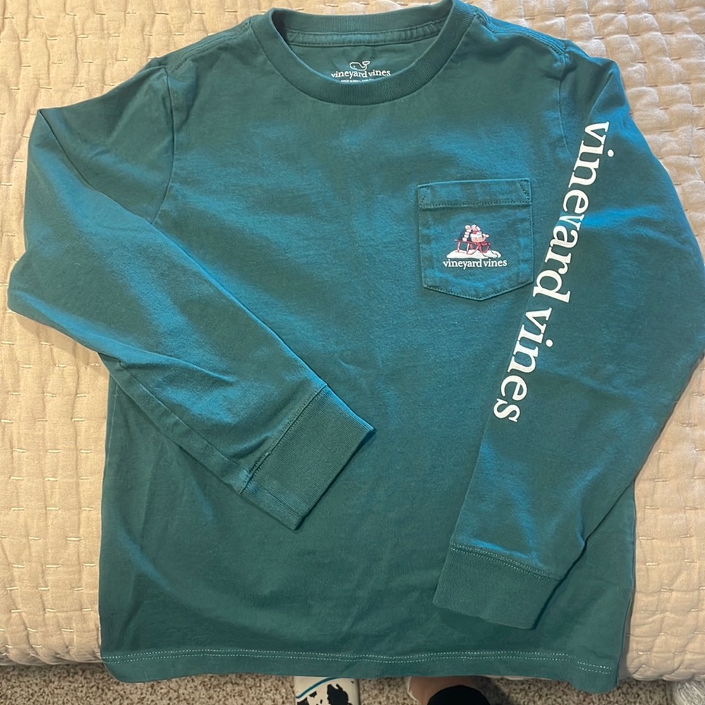Vineyard vines Christmas tee